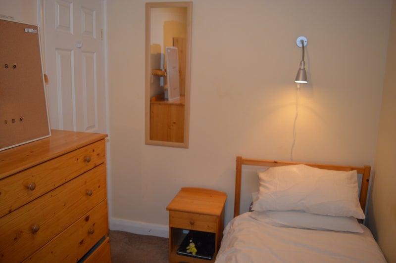Room Shirley Avenue in Greater London