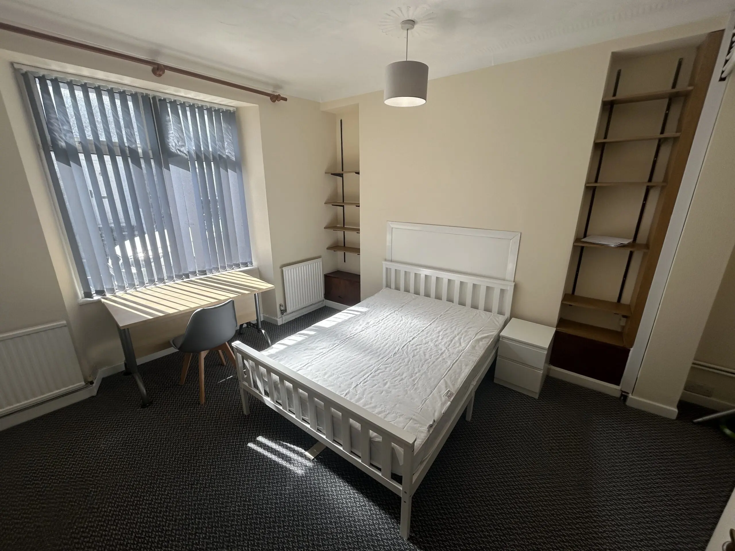 Room Wood Road in Pontypridd