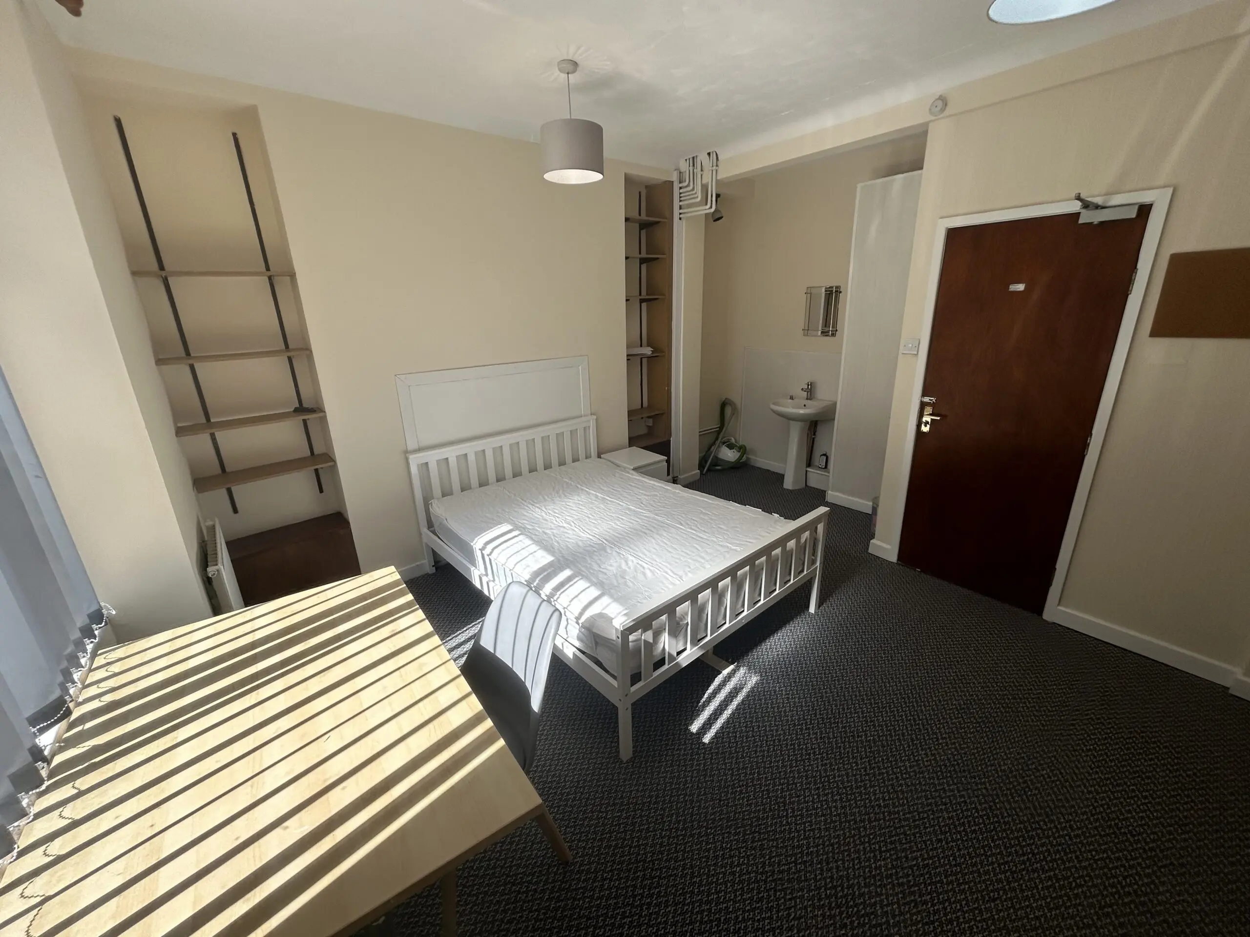 Room Wood Road in Pontypridd