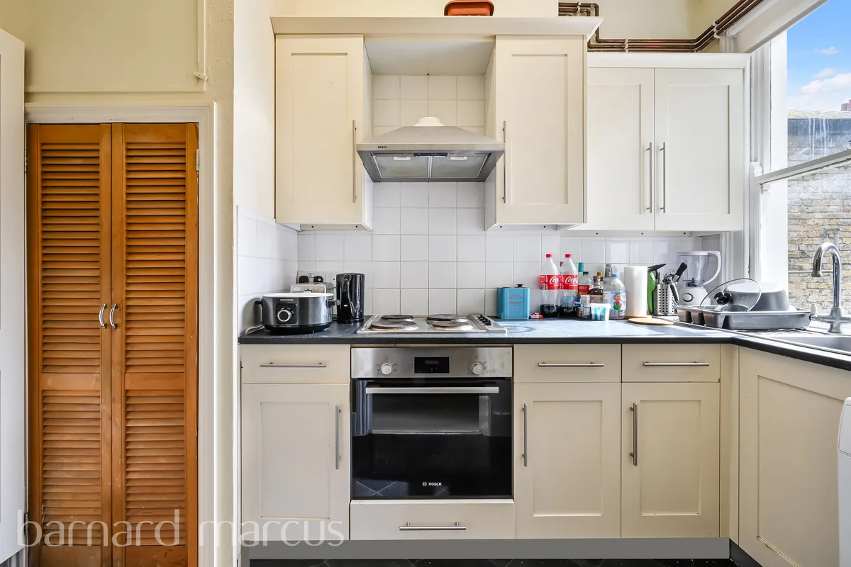 Flat Kenwyn Road in Greater London