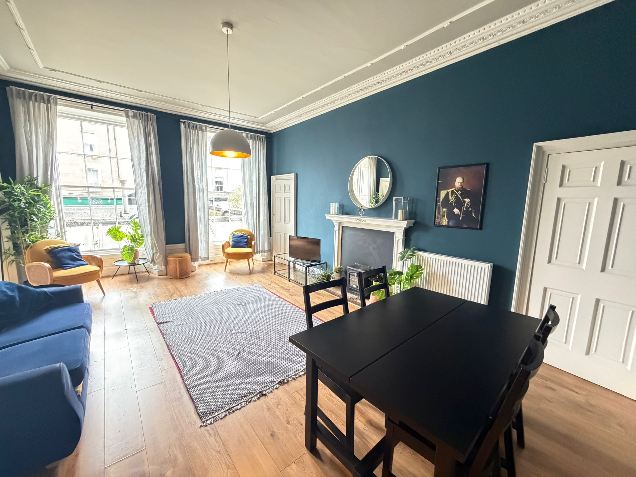 Flat Raeburn Place in City of Edinburgh