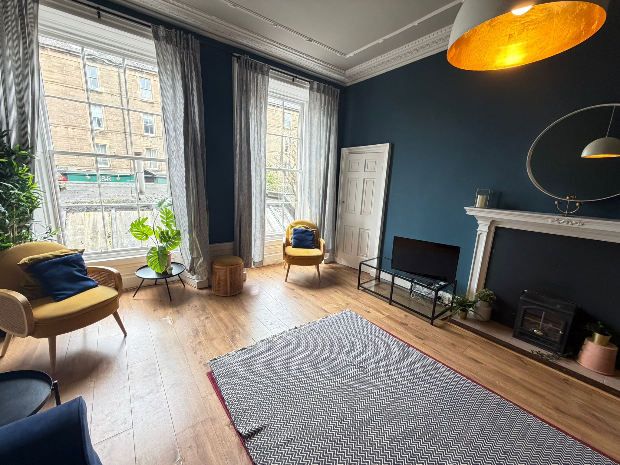 Flat Raeburn Place in City of Edinburgh