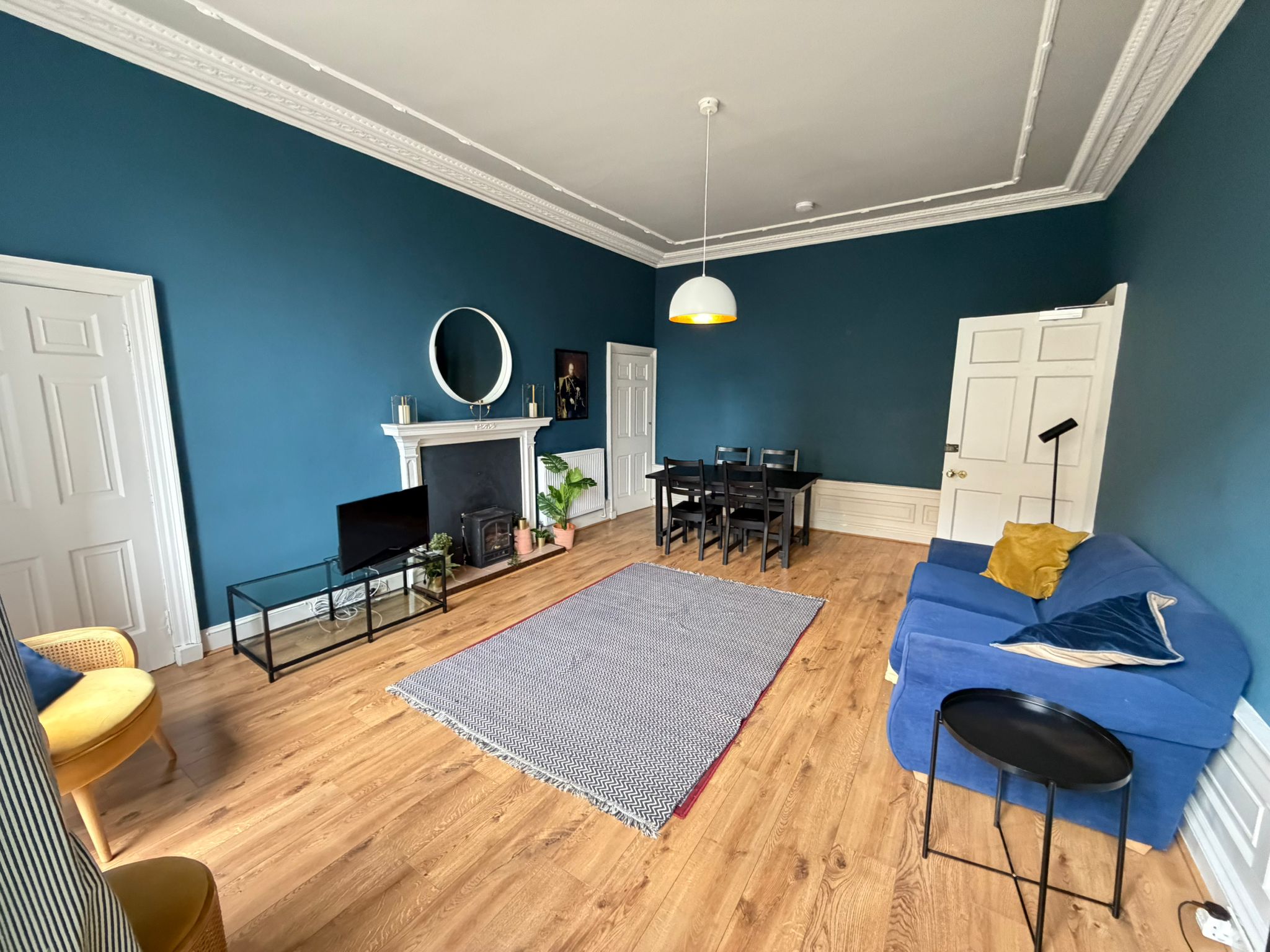 Flat Raeburn Place in City of Edinburgh