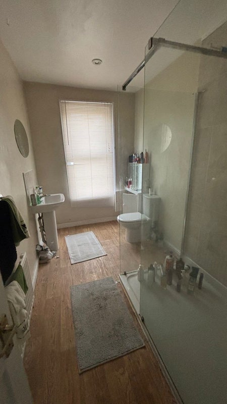 Room Stanley Road in Bristol