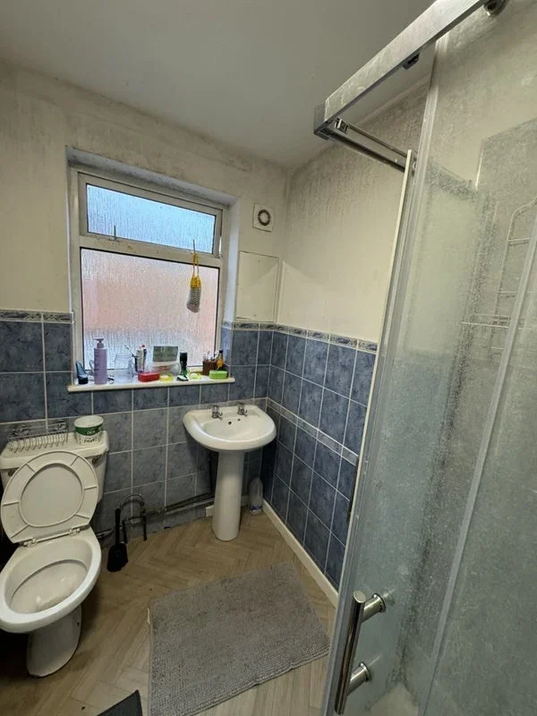 Room Lodge Road in Southampton