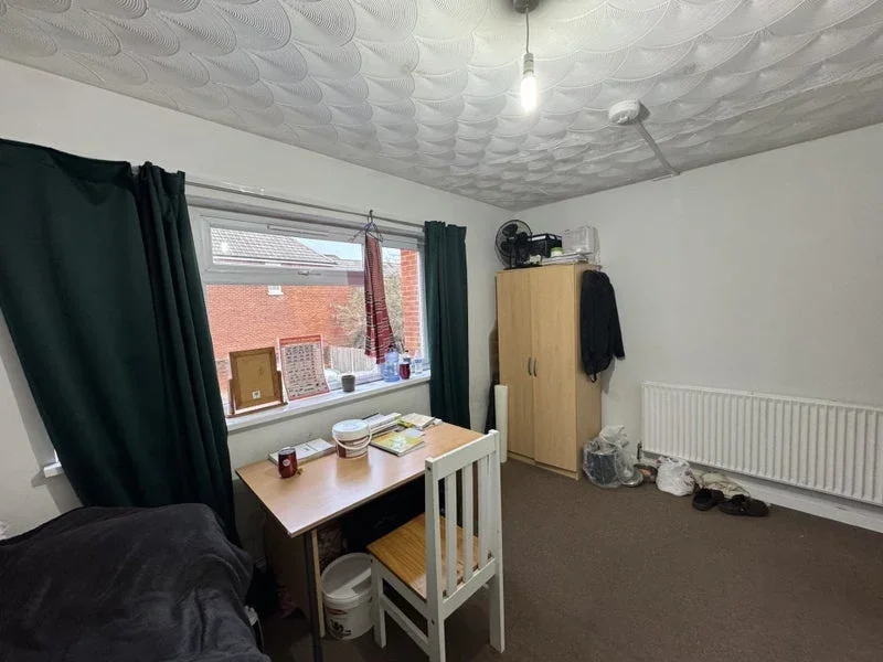Room Lodge Road in Southampton