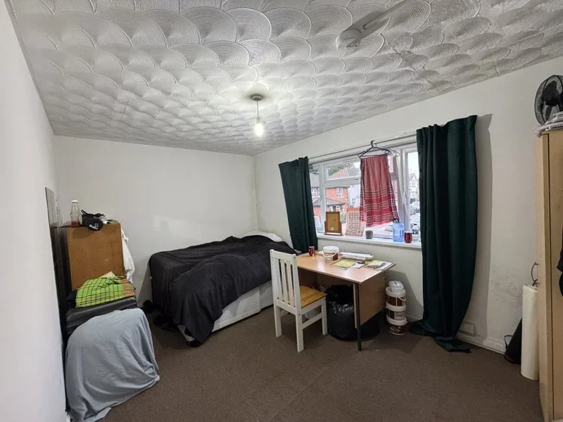 Room Lodge Road in Southampton