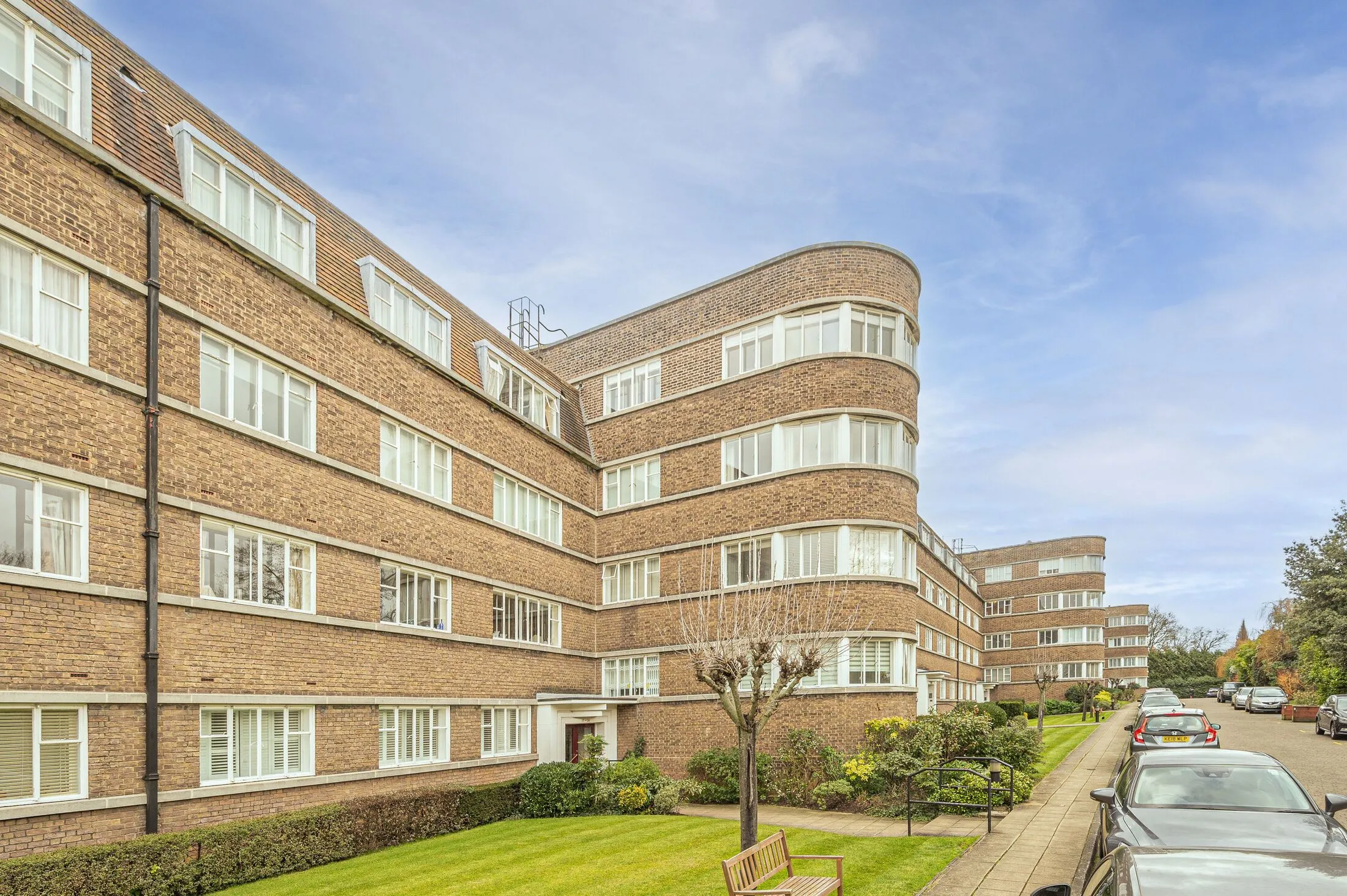 Flat Lyttelton Road in Greater London
