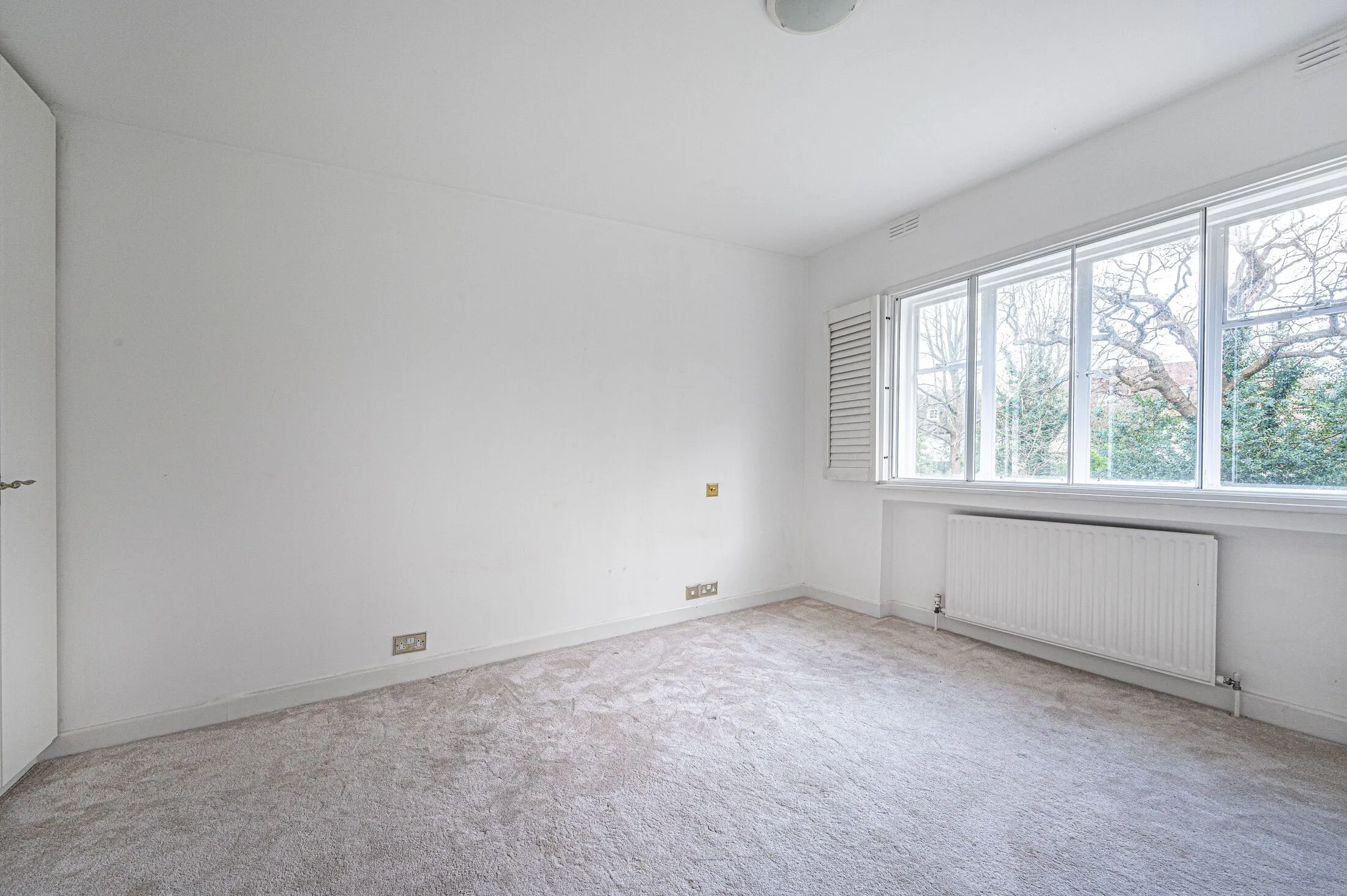 Flat Lyttelton Road in Greater London