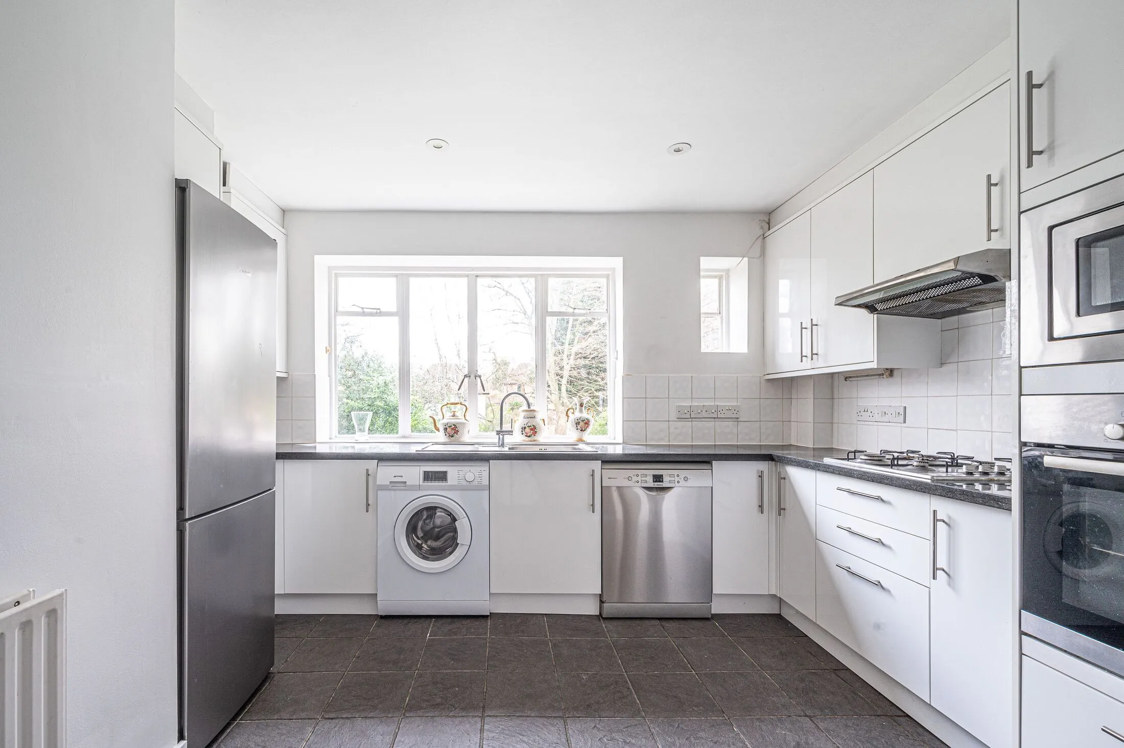 Flat Lyttelton Road in Greater London