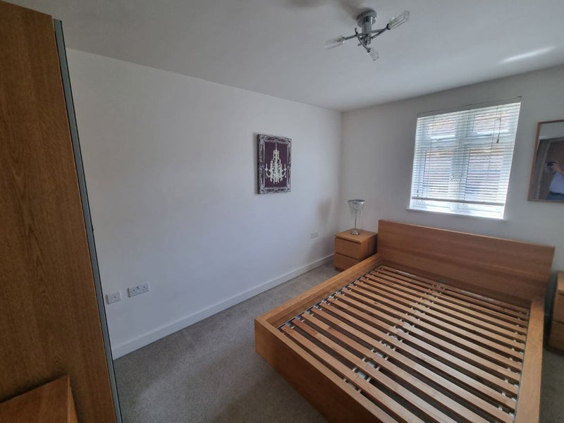 Flat Saint Thomas Road in Brentwood