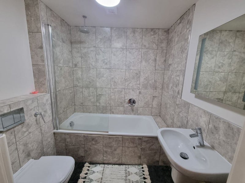 Flat Saint Thomas Road in Brentwood