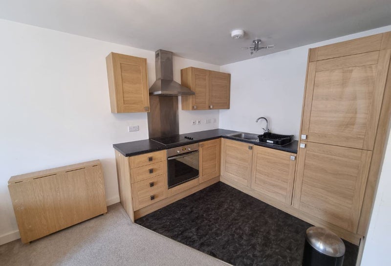 Flat Saint Thomas Road in Brentwood