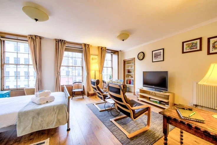 Room High Street in City of Edinburgh