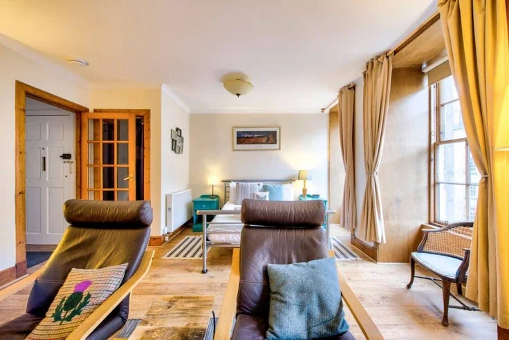 Room High Street in City of Edinburgh