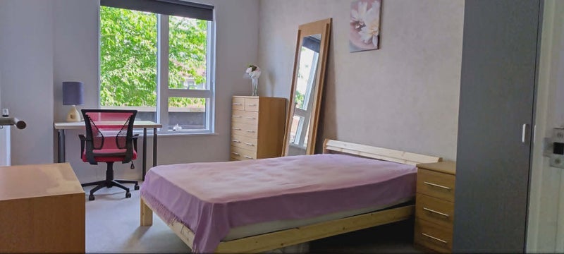 Room Scena Way in Greater London