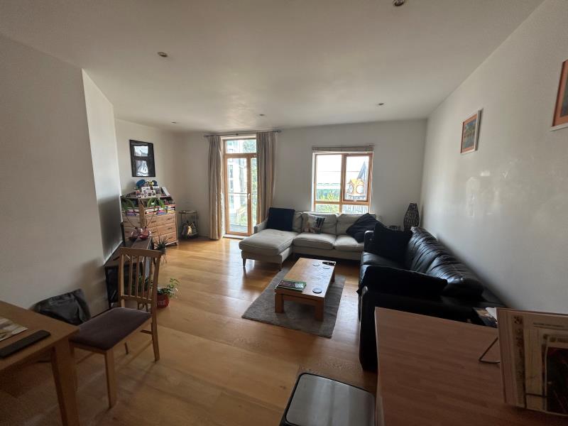 Flat Epsom Road in Guildford