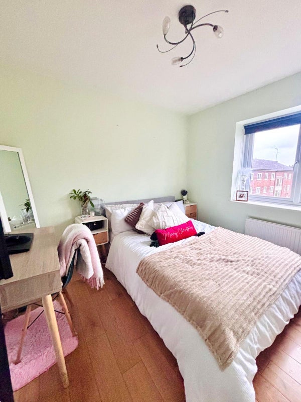 Room Hawes Street in Greater London