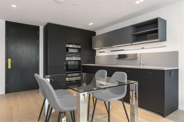 Flat Bartholomew Close in City of London