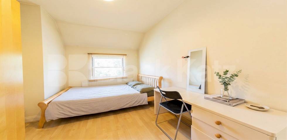 Flat Iverson Road in Greater London