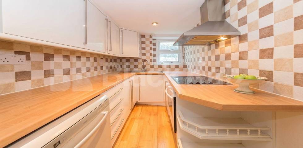 Flat Iverson Road in Greater London