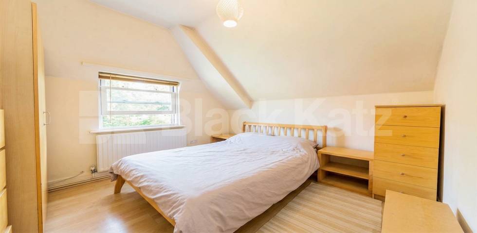 Flat Iverson Road in Greater London