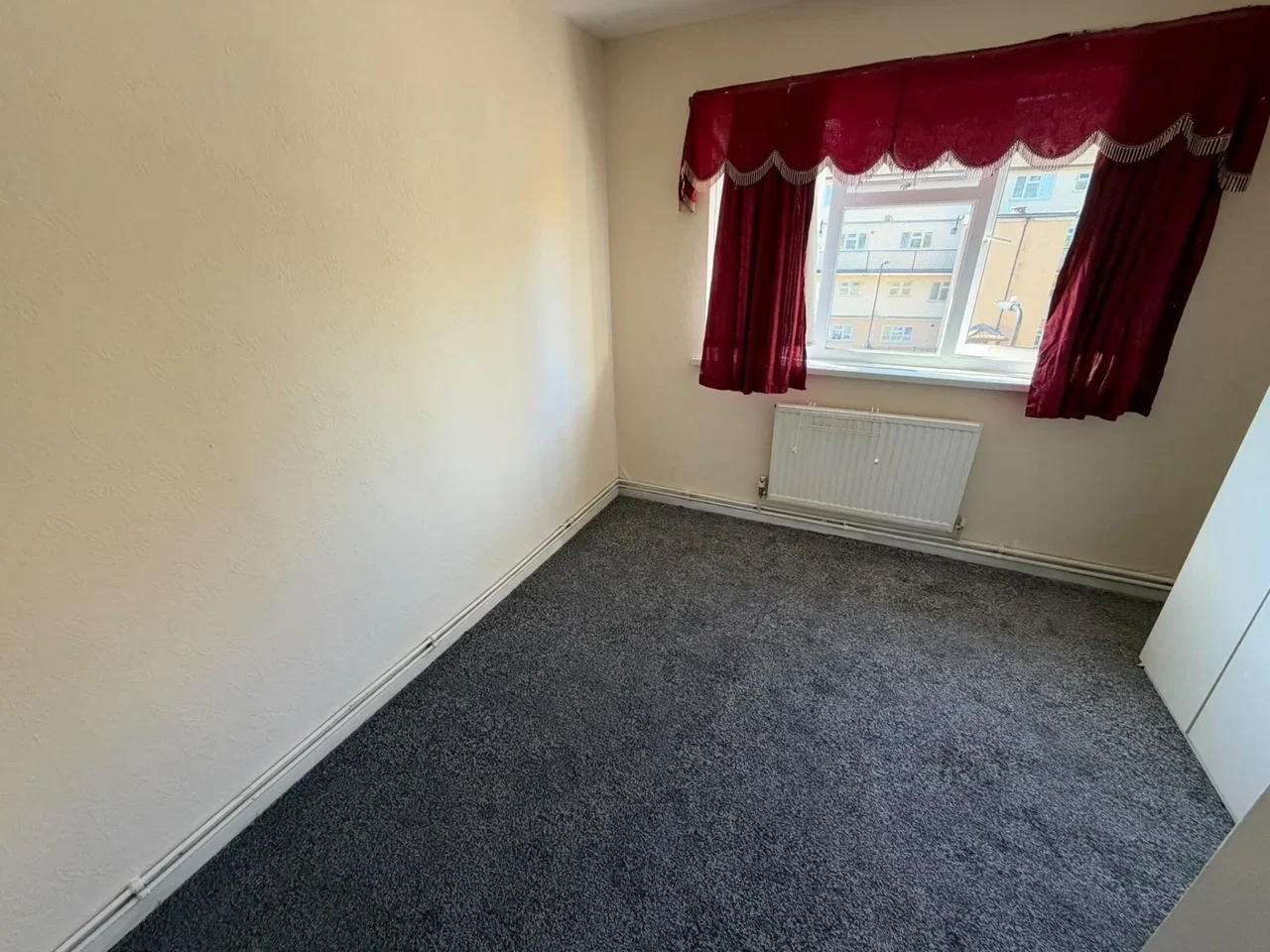 Flat Haldane Road in Greater London