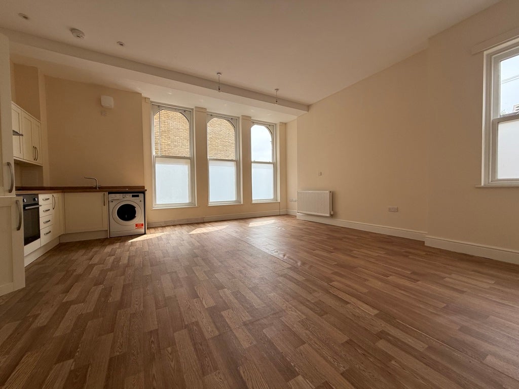 Flat Ashford Road in Maidstone