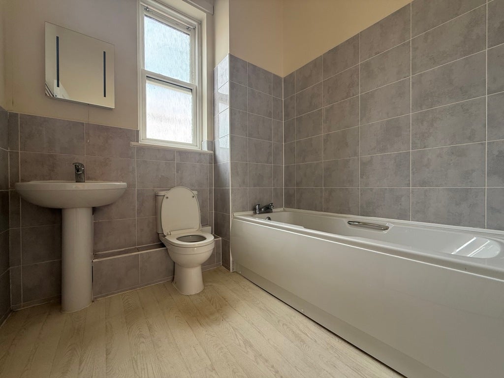 Flat Ashford Road in Maidstone