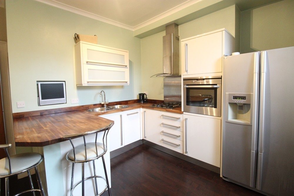 Flat Esslemont Avenue in Aberdeen City