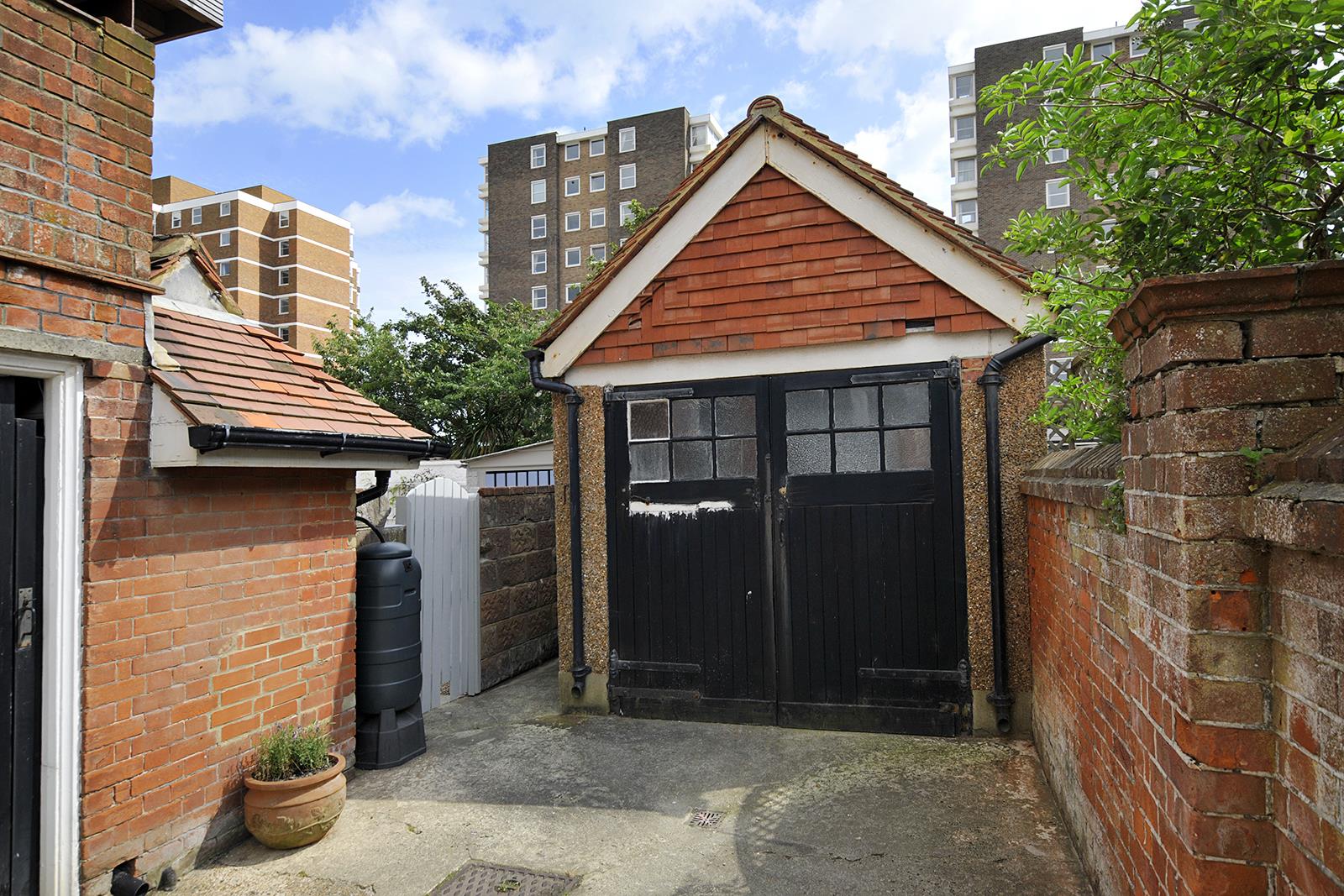 Flat Bath Road in Worthing