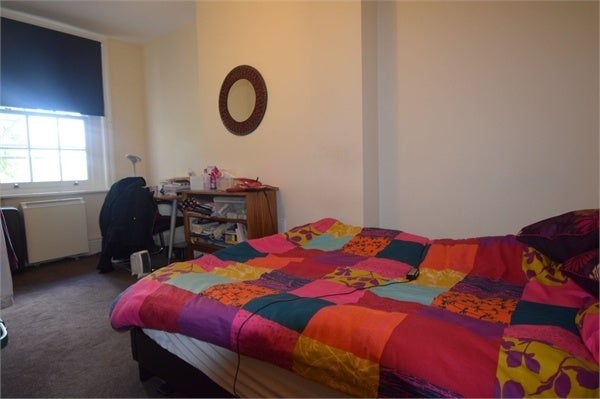 Flat Cobourg Road Estate in Greater London