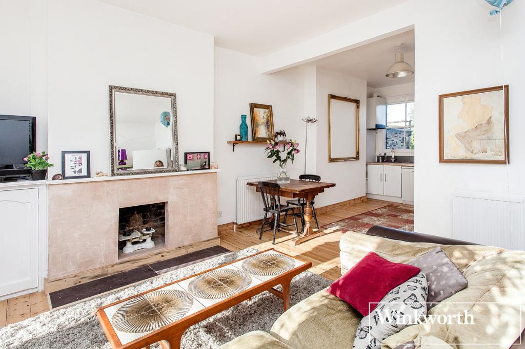 Flat Pemberton Road in Greater London
