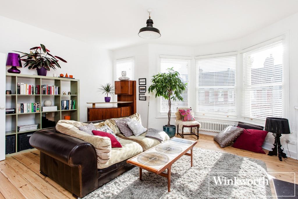 Flat Pemberton Road in Greater London