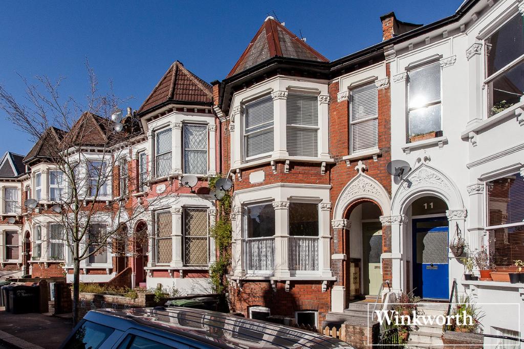 Flat Pemberton Road in Greater London