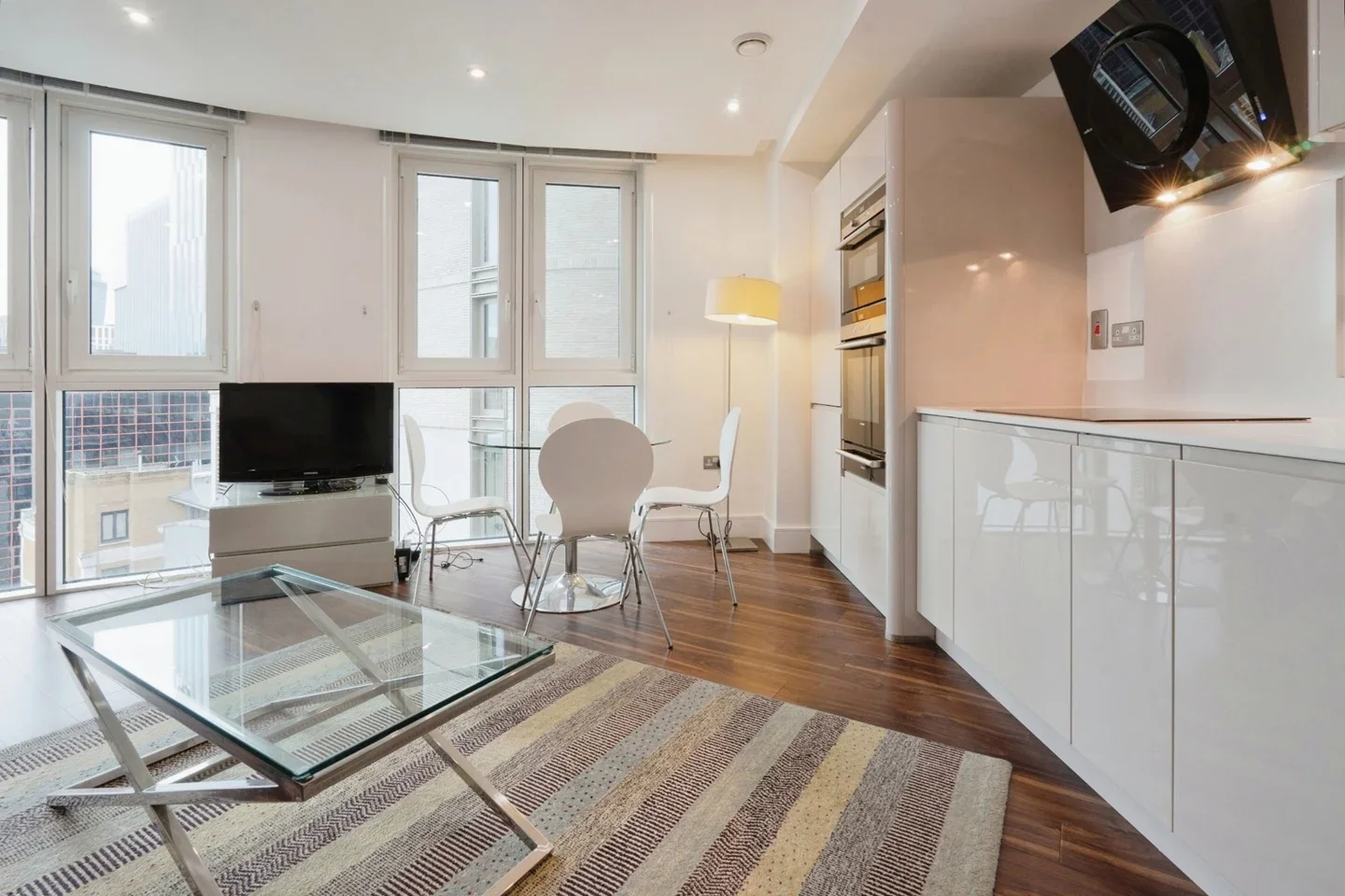 Flat Alie Street in Greater London