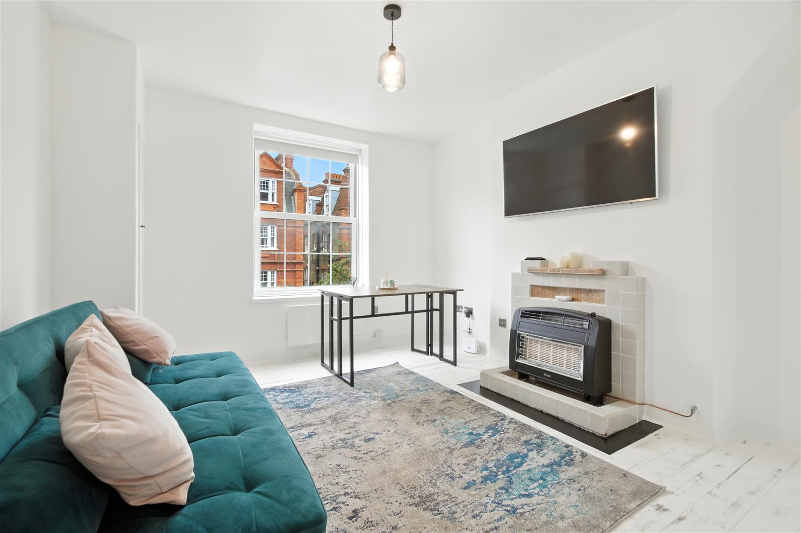 Flat Chicksand Street in Greater London