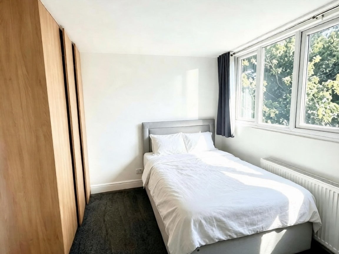 Room Barchester Close in Greater London