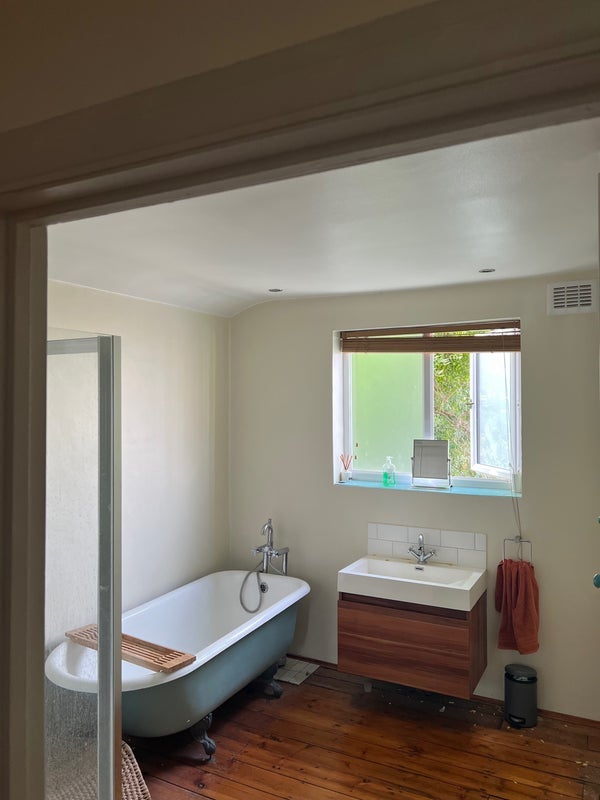 Room Manse Road in Greater London