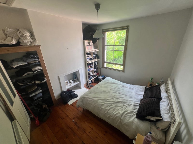Room Manse Road in Greater London