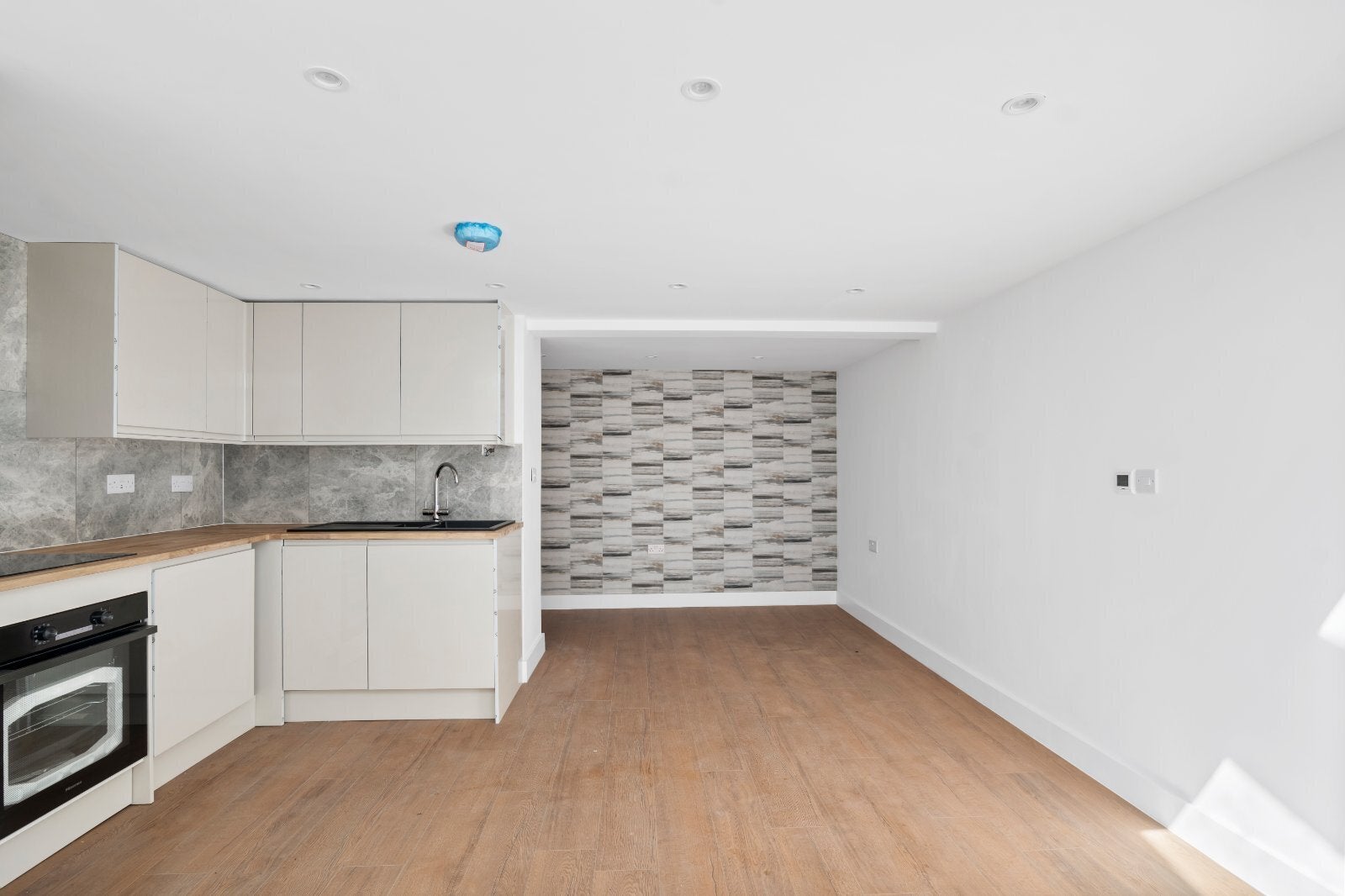 Flat Goswell Road in Greater London