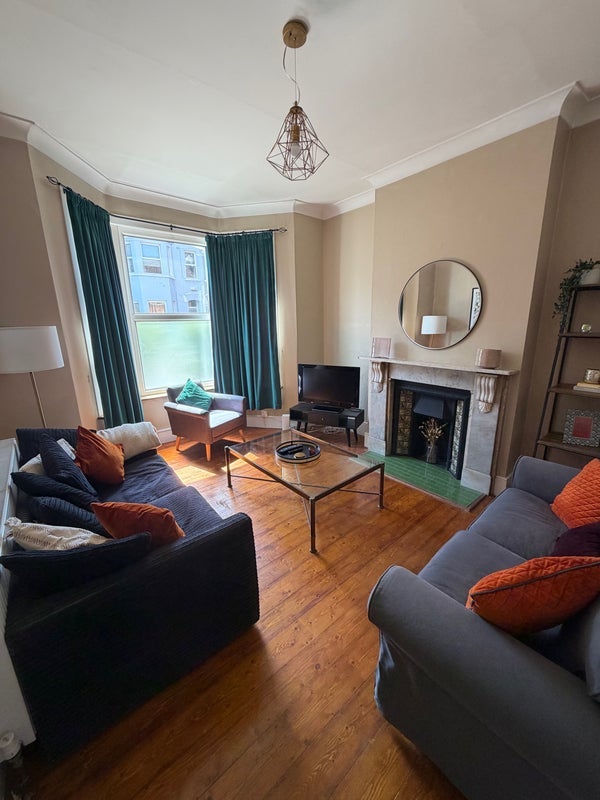 Room Kay Road in Greater London
