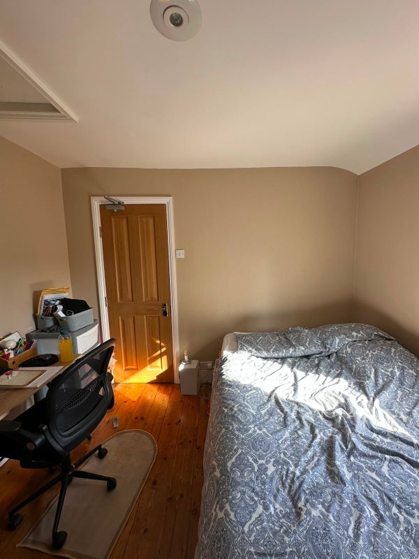 Room Kay Road in Greater London