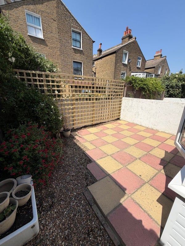 Room Kay Road in Greater London