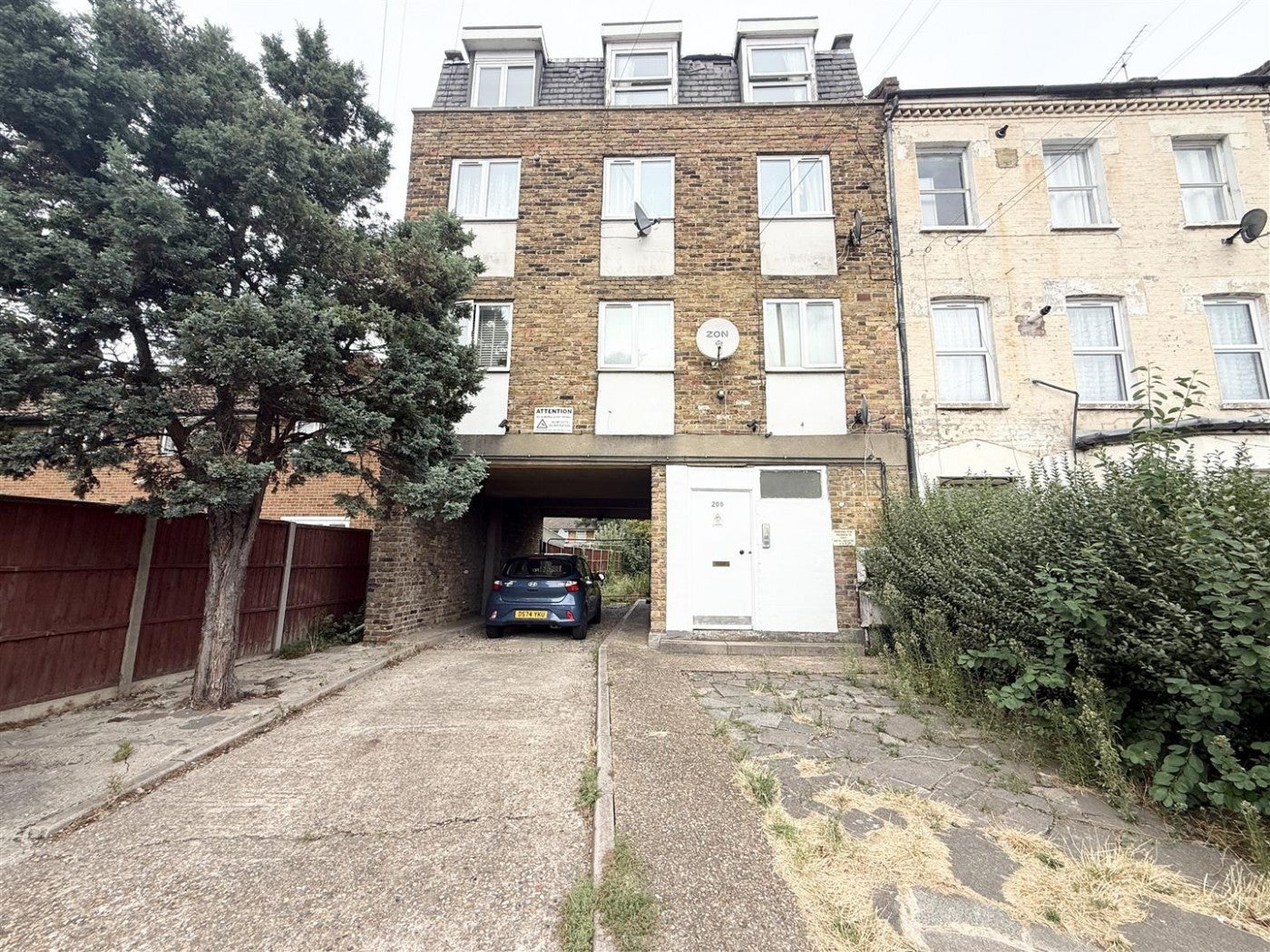 Flat Church Street in Greater London