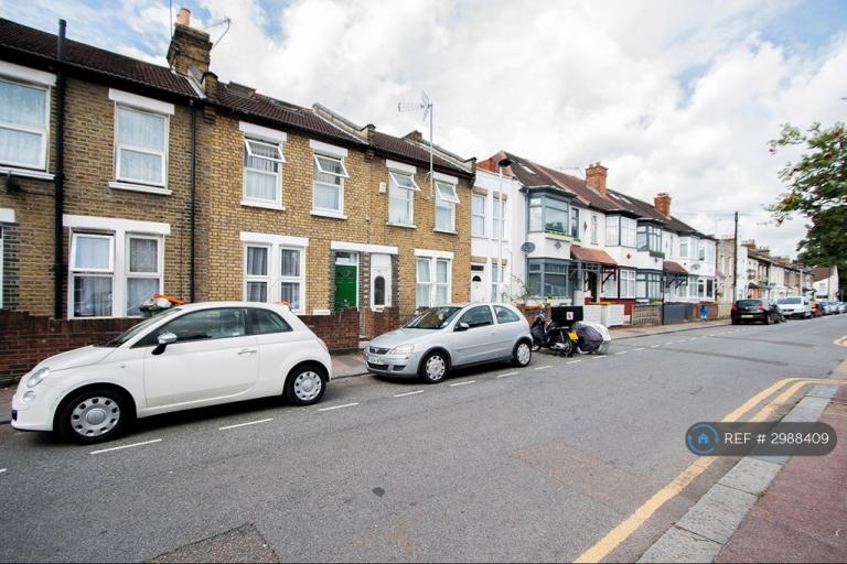 House Wellington Road in Greater London