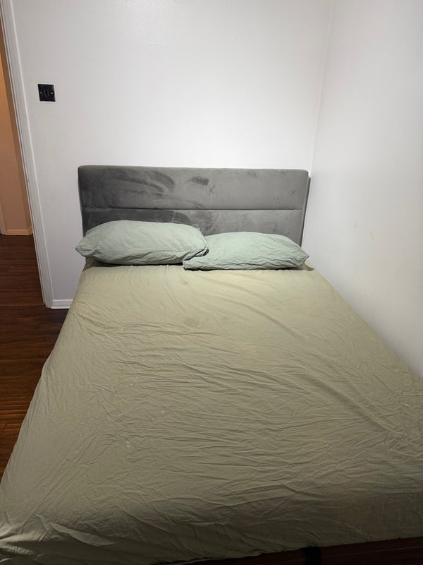 Room Cobham Close in Slough