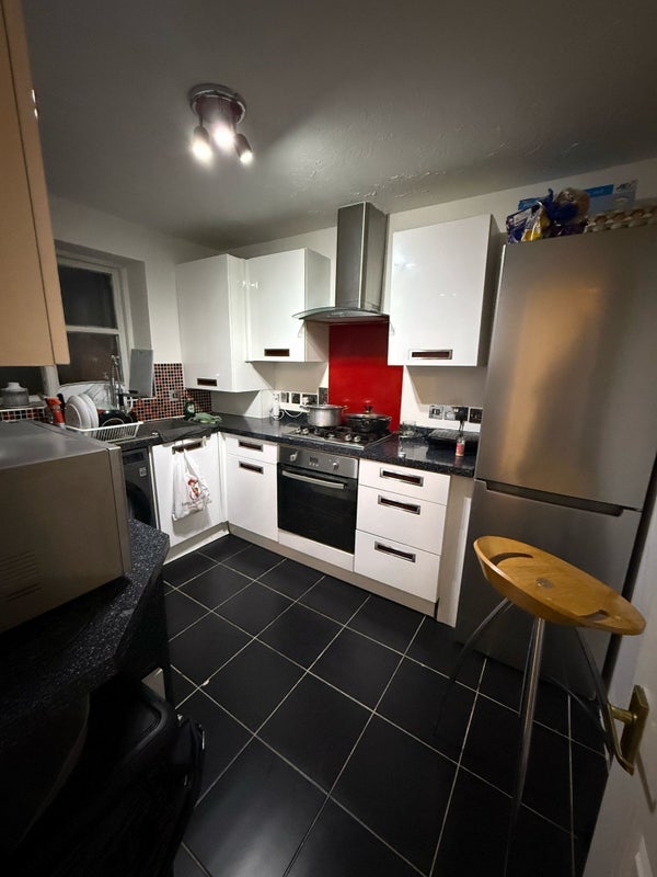 Room Cobham Close in Slough