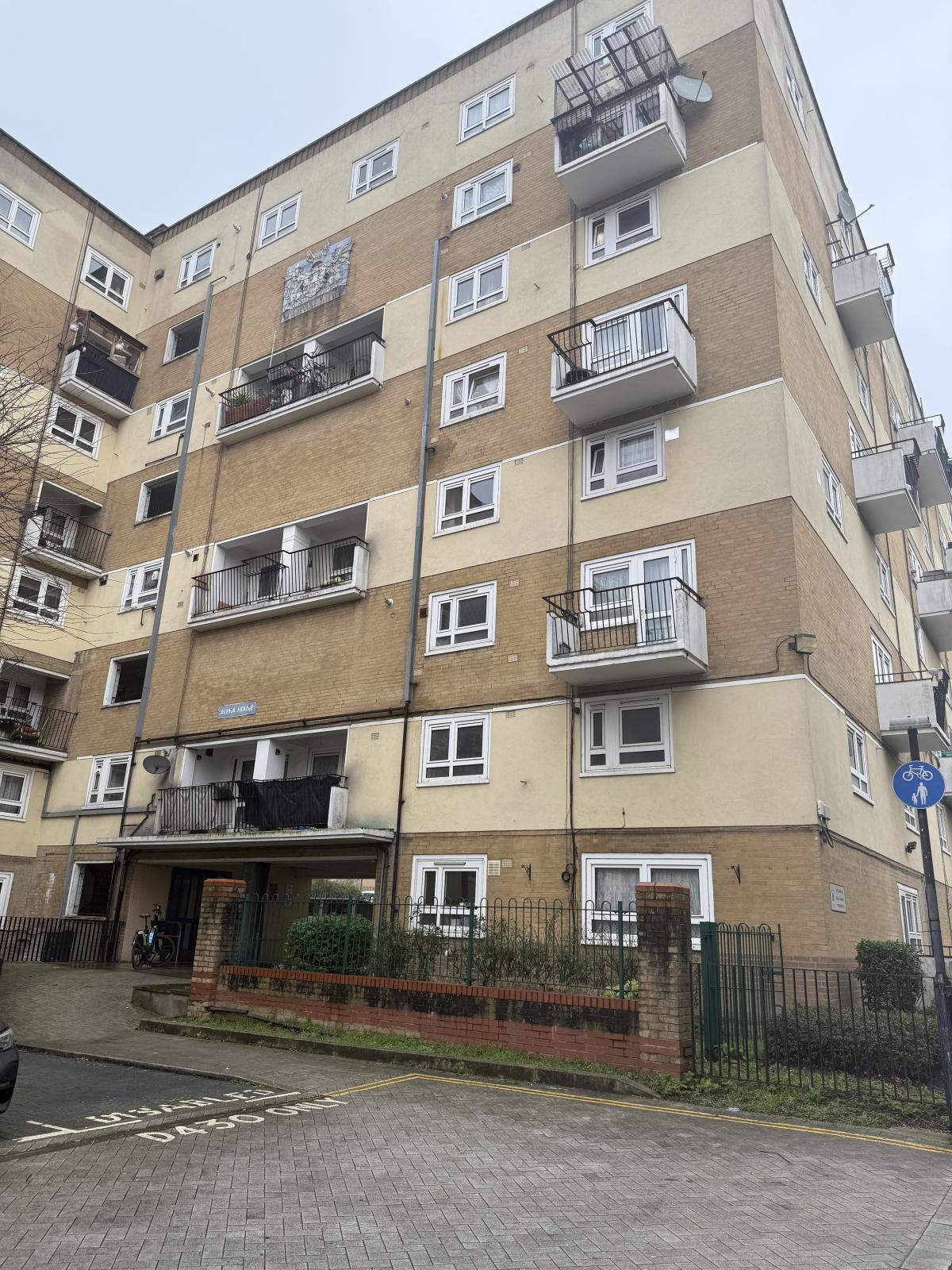 Flat Alpha Place in Greater London