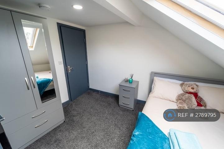 Room Holly Place in Birmingham
